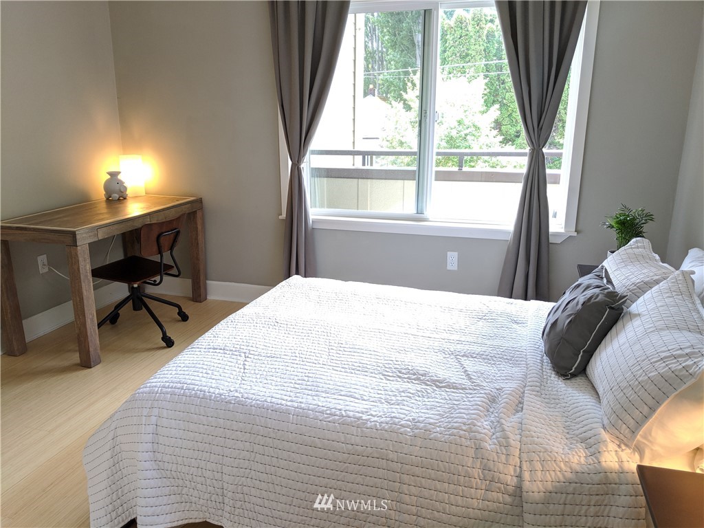 18 Dravus Street, Unit 202 Seattle, WA 98109 - Photo 12 of 17