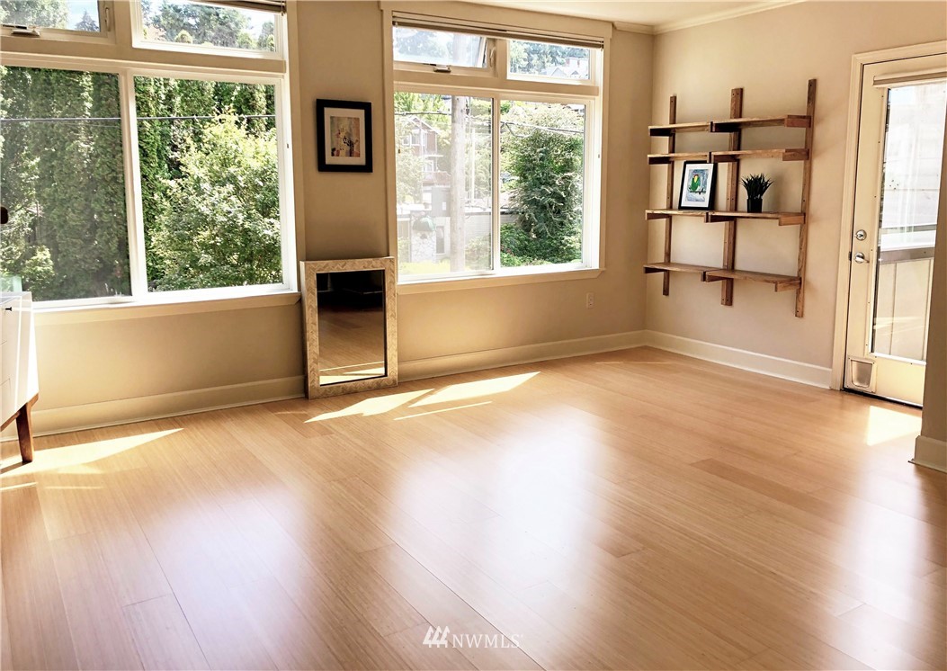 18 Dravus Street, Unit 202 Seattle, WA 98109 - Photo 5 of 17