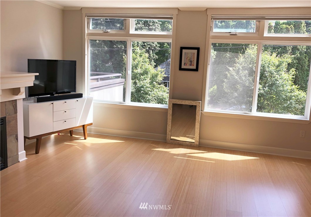 18 Dravus Street, Unit 202 Seattle, WA 98109 - Photo 6 of 17