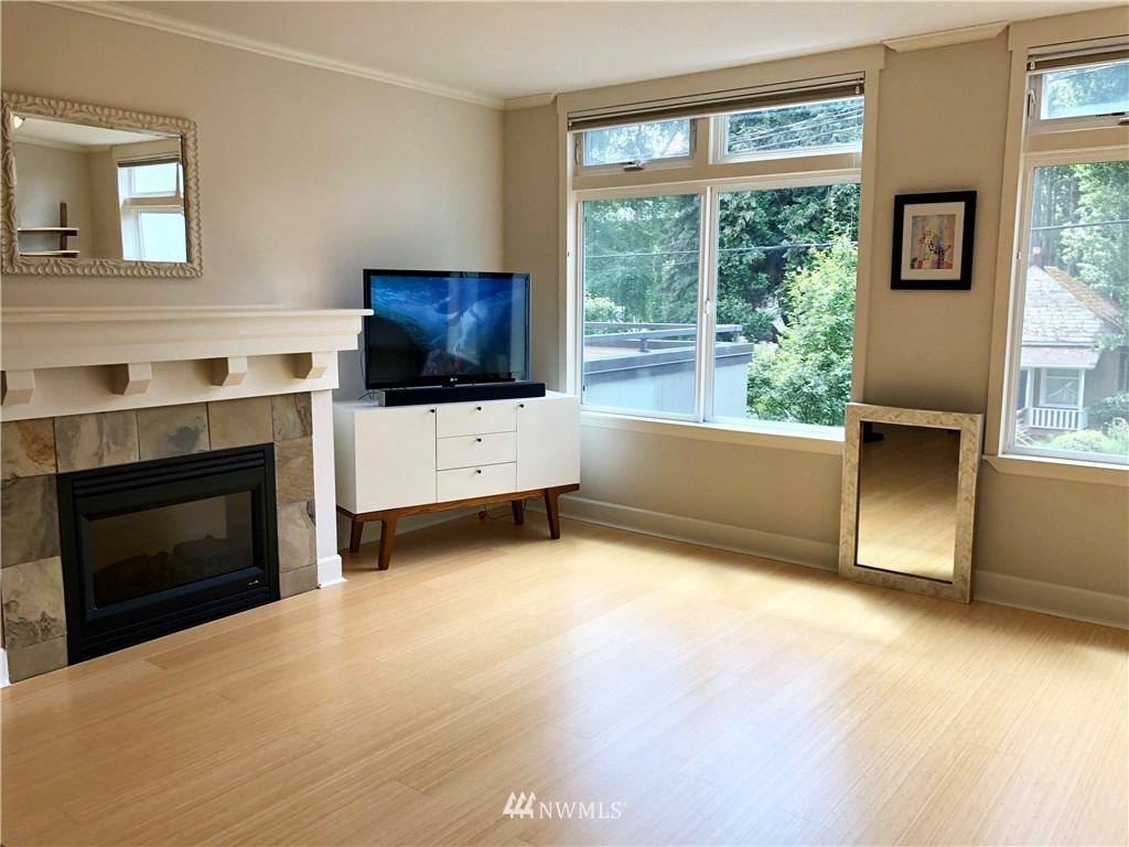 18 Dravus Street, Unit 202 Seattle, WA 98109 - Photo 7 of 17