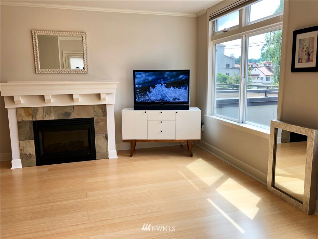18 Dravus Street, Unit 202 Seattle, WA 98109 - Photo 8 of 17