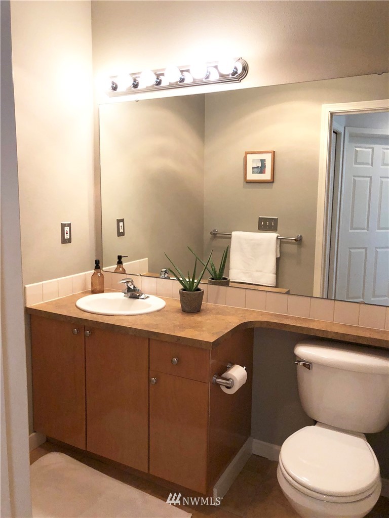 18 Dravus Street, Unit 202 Seattle, WA 98109 - Photo 10 of 17