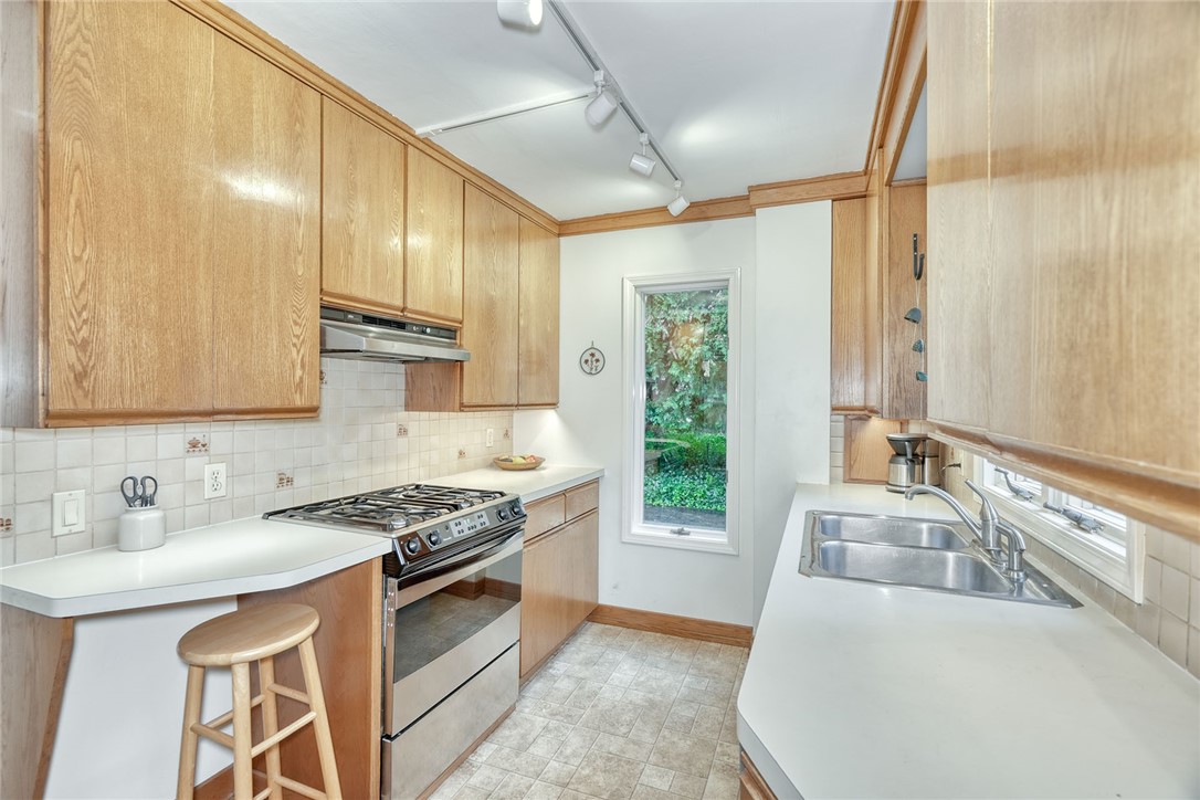 160 Commonwealth Road Brighton, NY 14618 - Photo 15 of 45 Kitchen