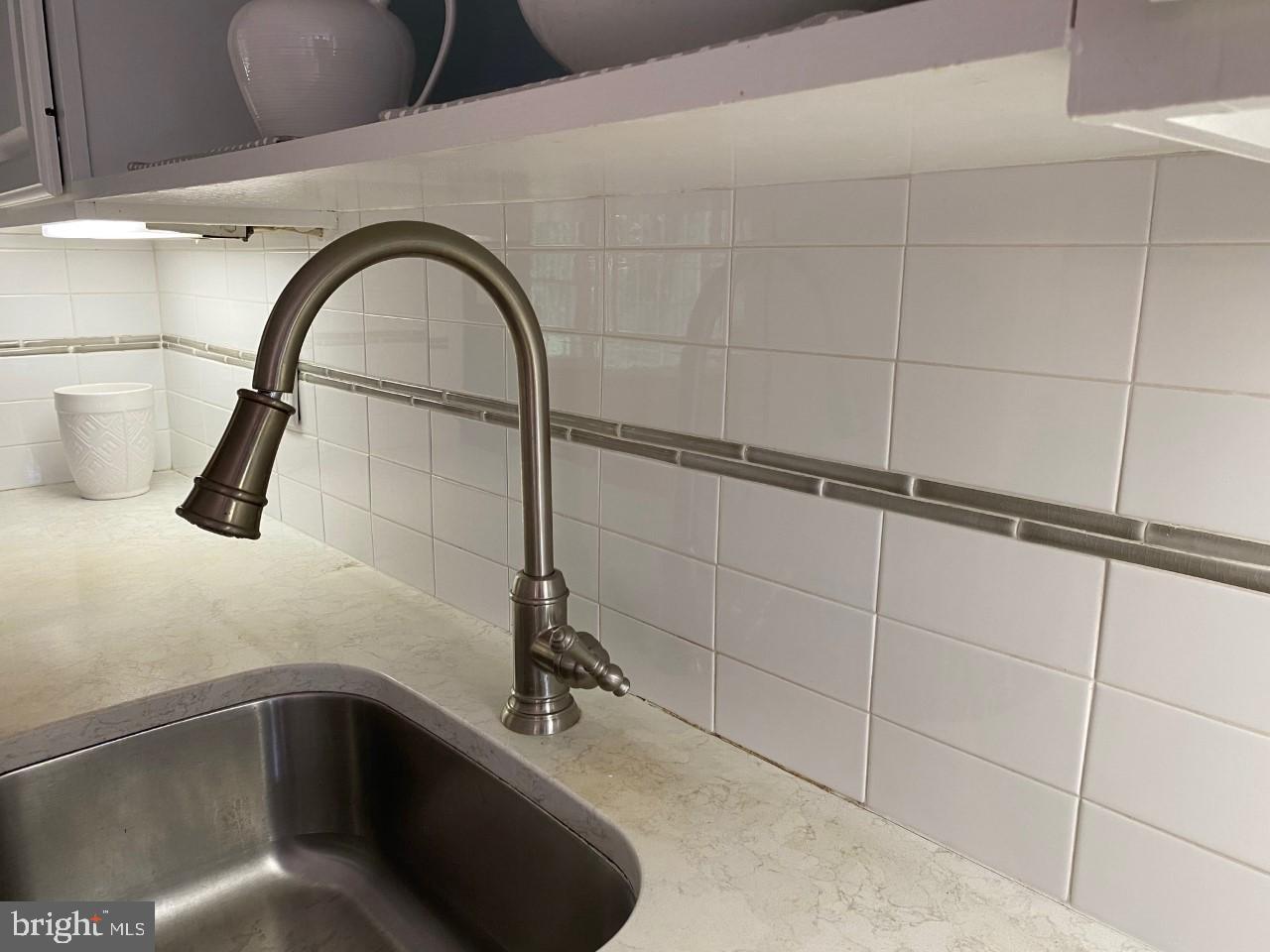 5082 Durham Road West Columbia, MD 21044 - Photo 12 of 58 Kitchen backsplash