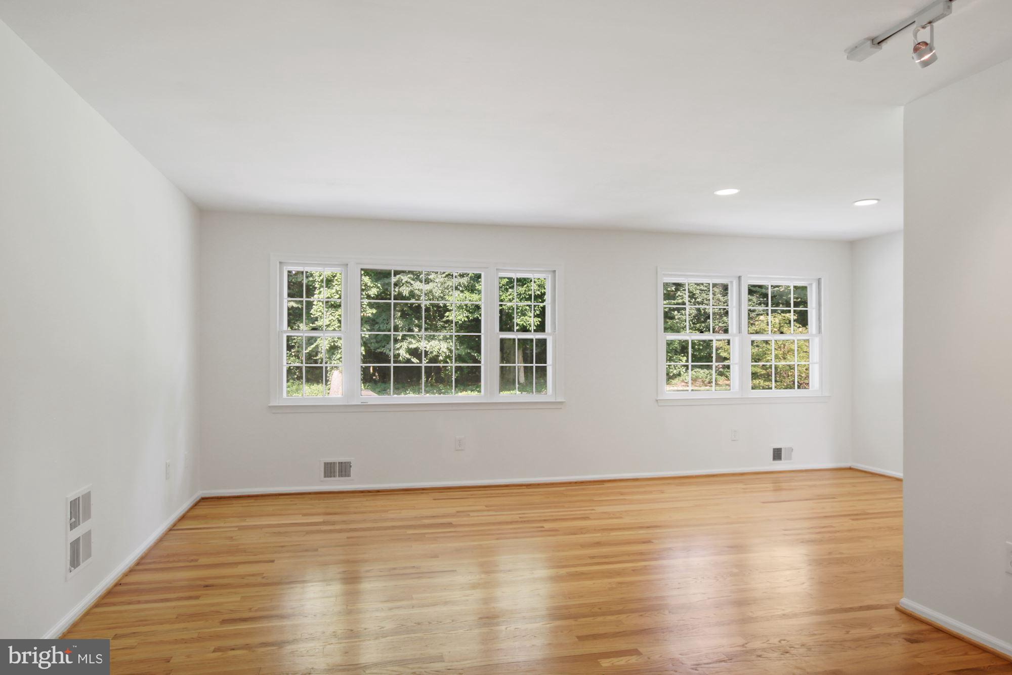 5082 Durham Road West Columbia, MD 21044 - Photo 21 of 58 Dining/living area