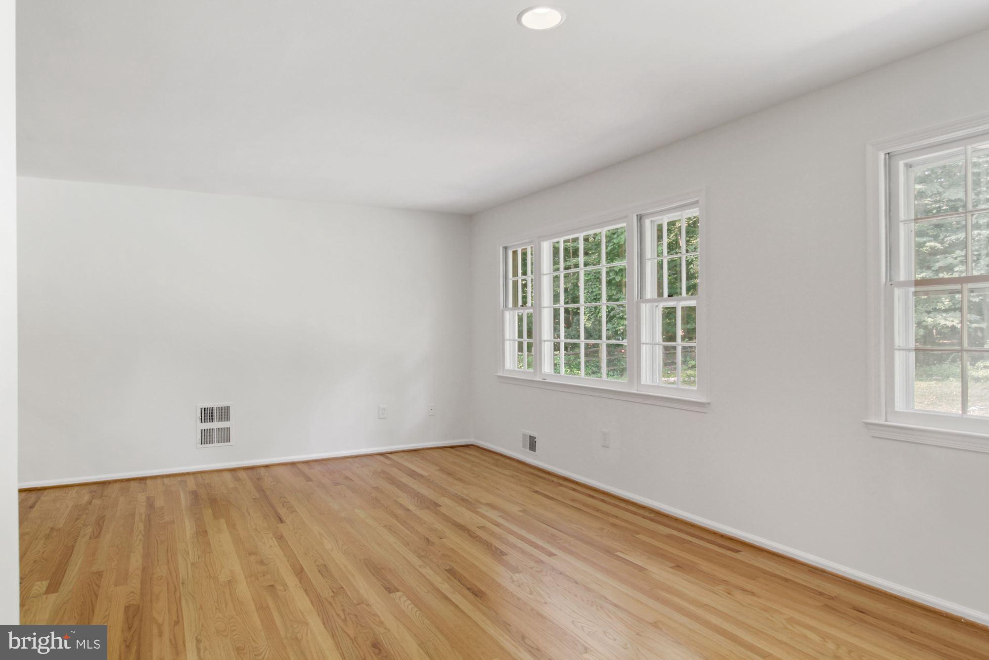 5082 Durham Road West Columbia, MD 21044 - Photo 22 of 58 Living room