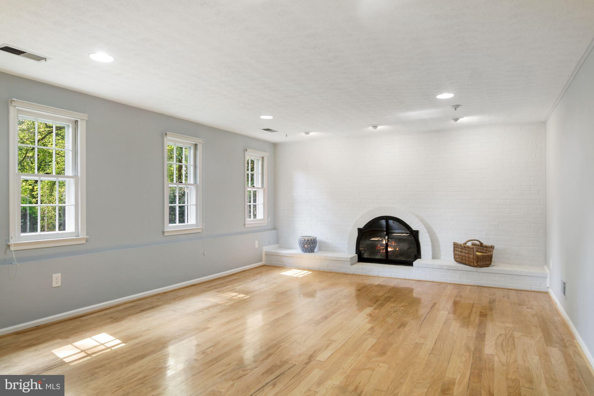 5082 Durham Road West Columbia, MD 21044 - Photo 23 of 58 Family room