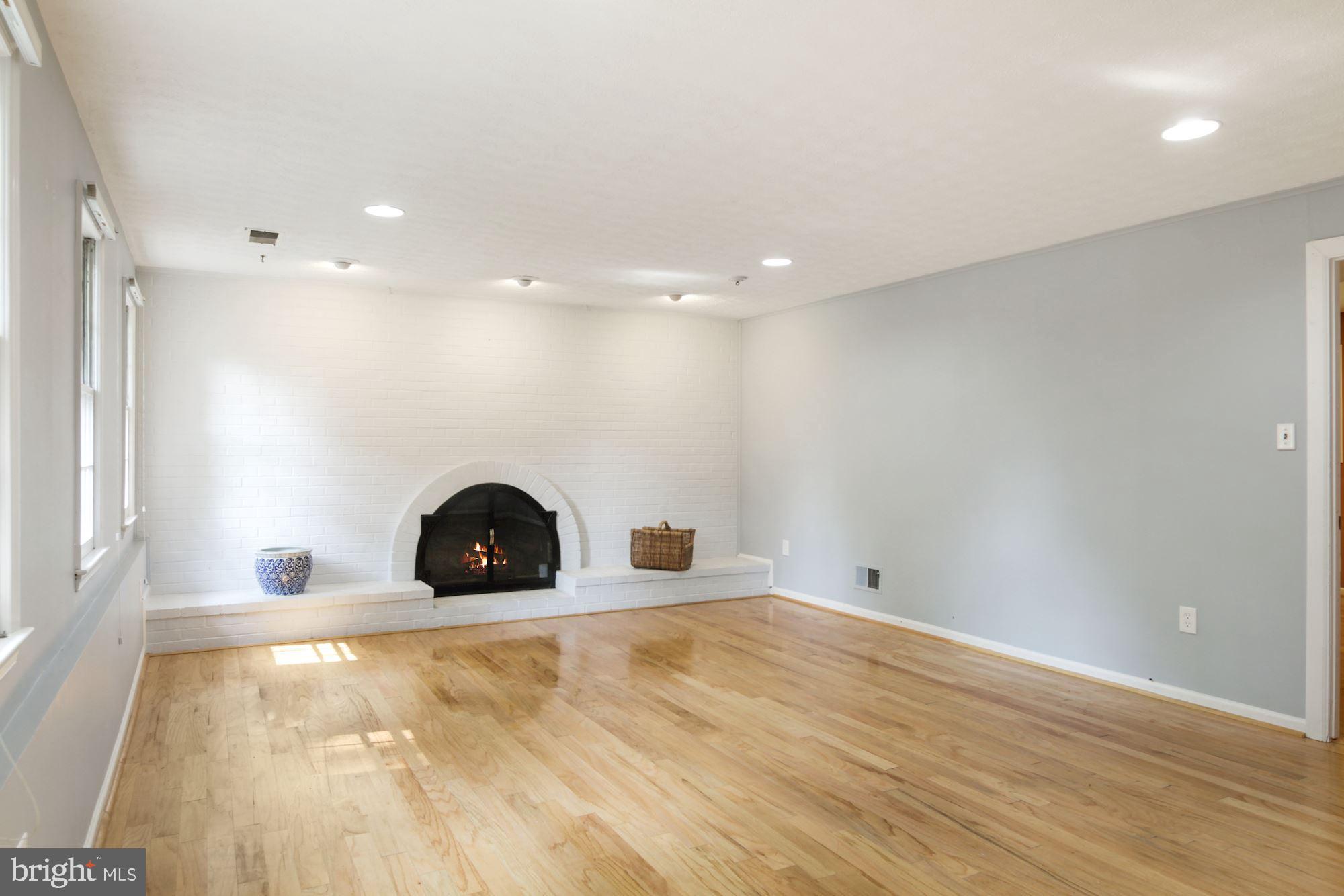 5082 Durham Road West Columbia, MD 21044 - Photo 25 of 58 Family room