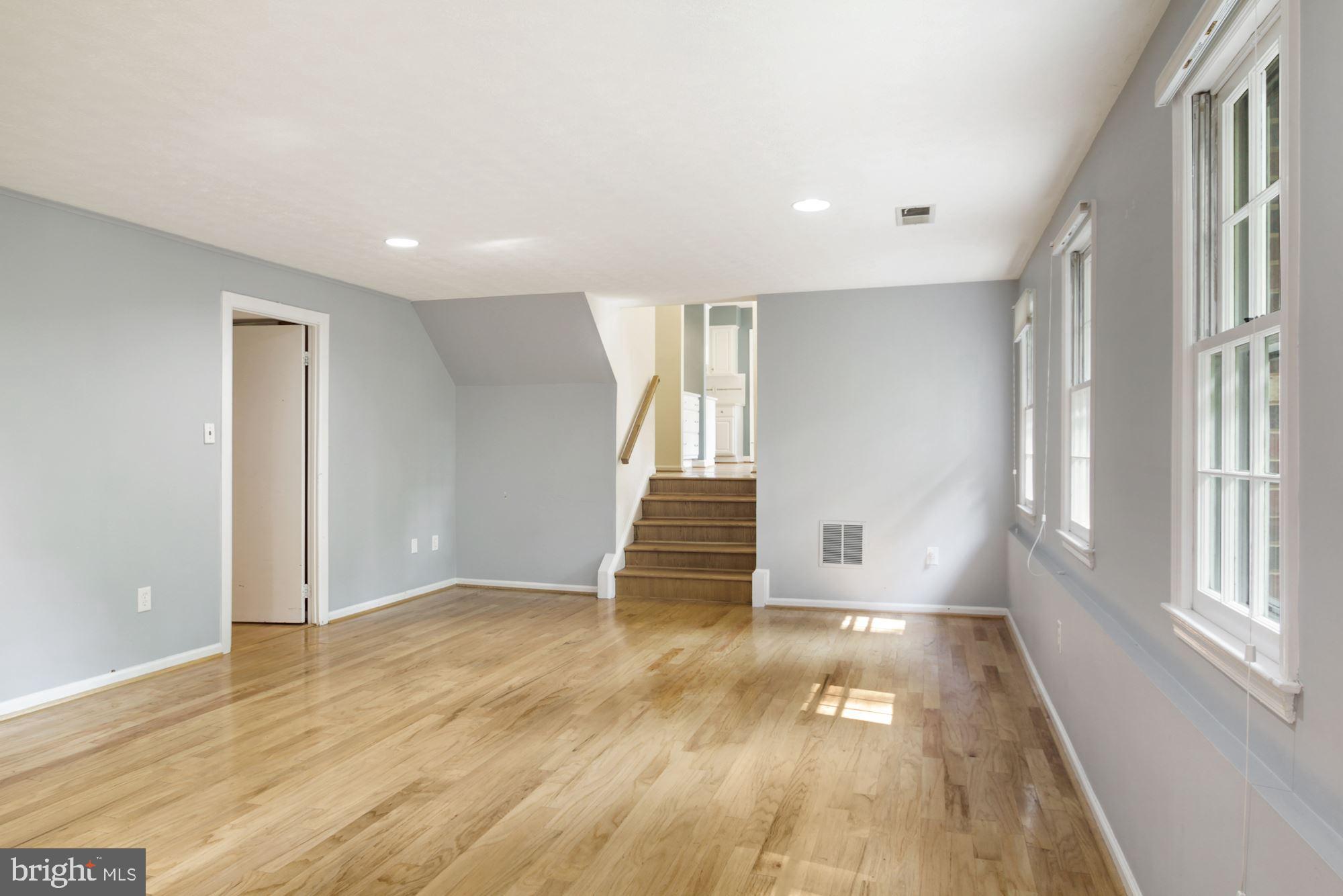 5082 Durham Road West Columbia, MD 21044 - Photo 26 of 58 Family room