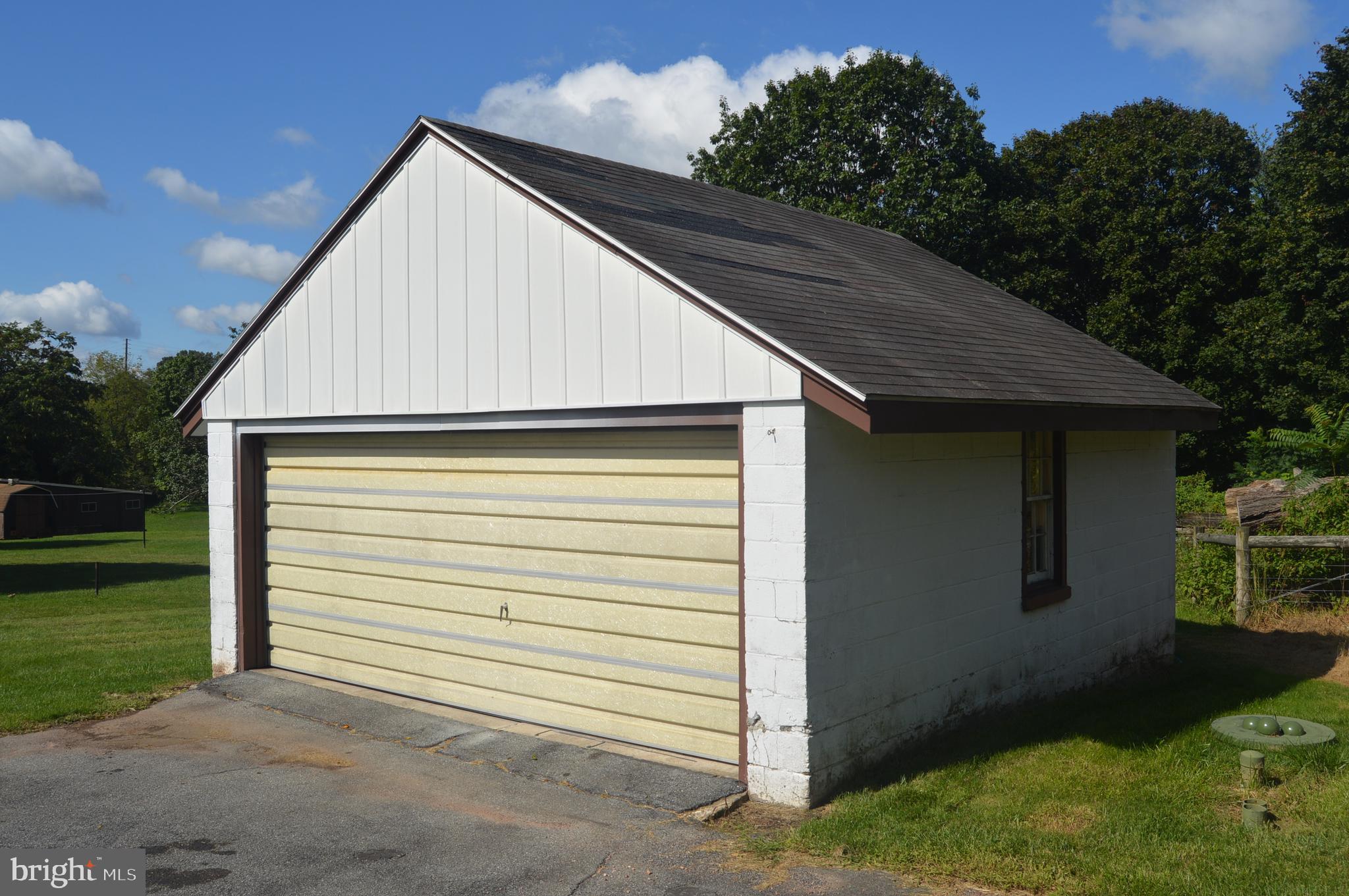 Detached 2 car garage