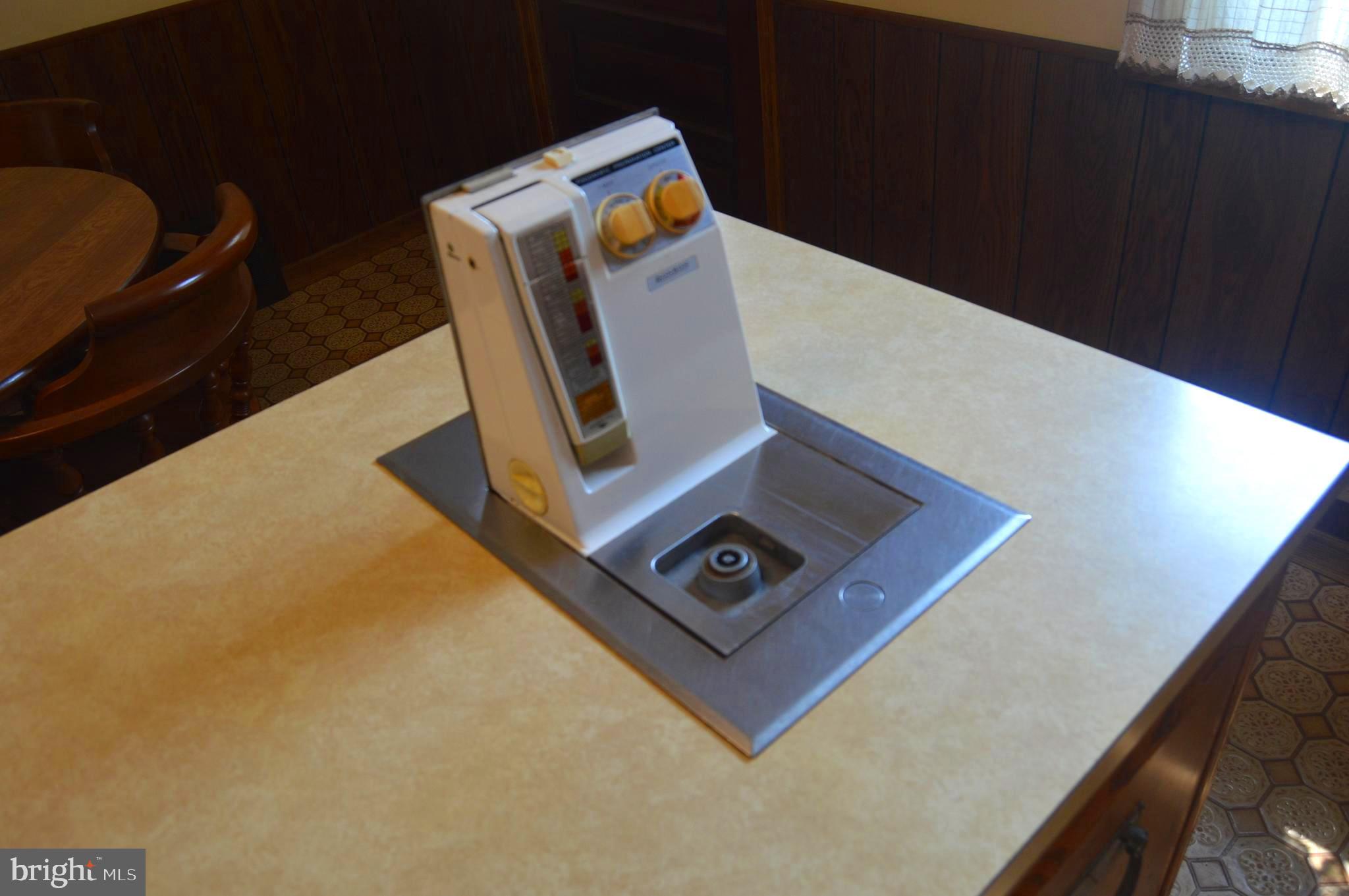 1715 Old Lancaster Pike Sinking Spring, PA 19608 - Photo 12 of 25 Vintage built-in processor/mixer/ blender