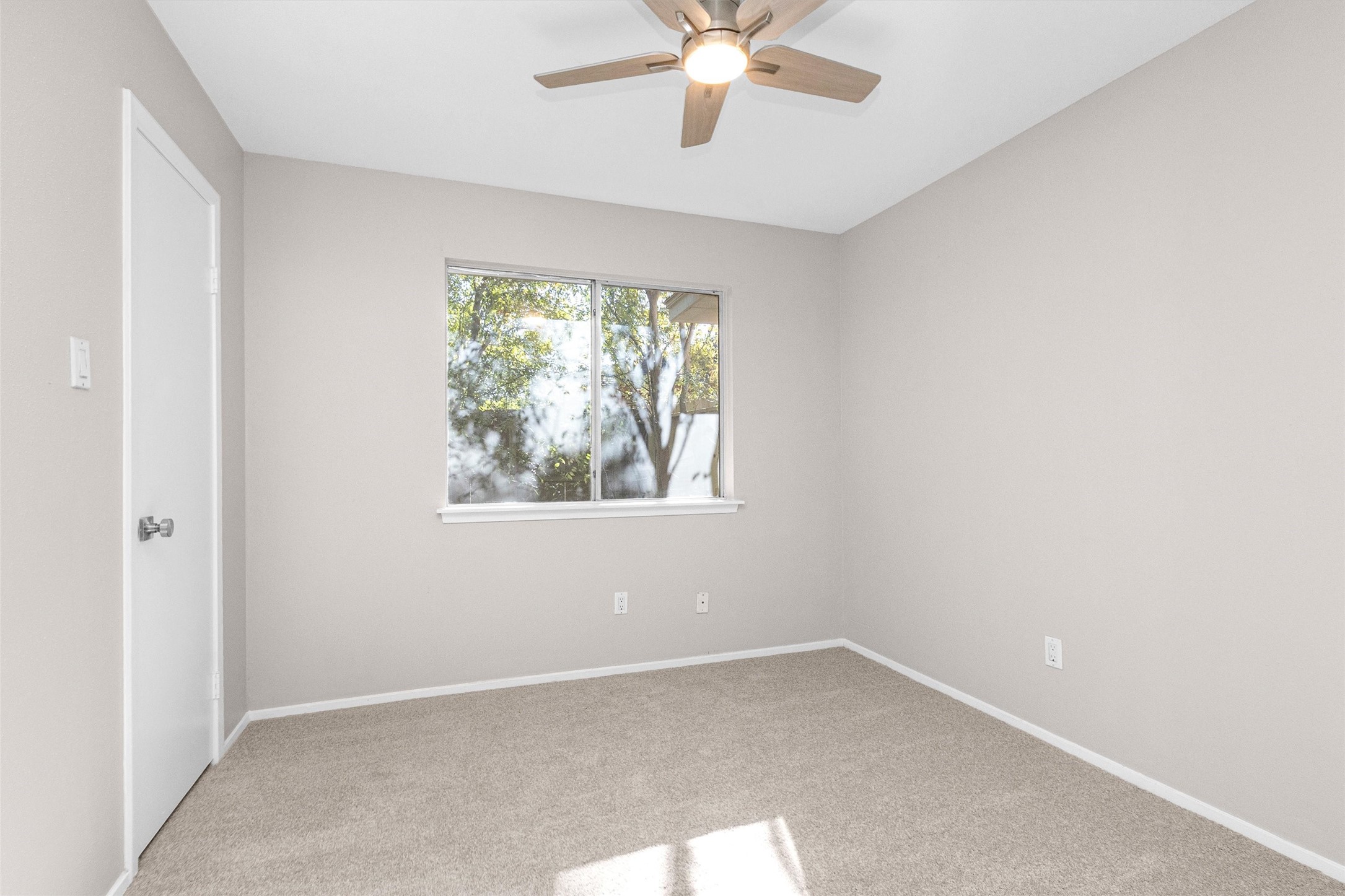 21030 Rivershadows Lane Spring, TX 77388 - Photo 17 of 38 an empty room with a window