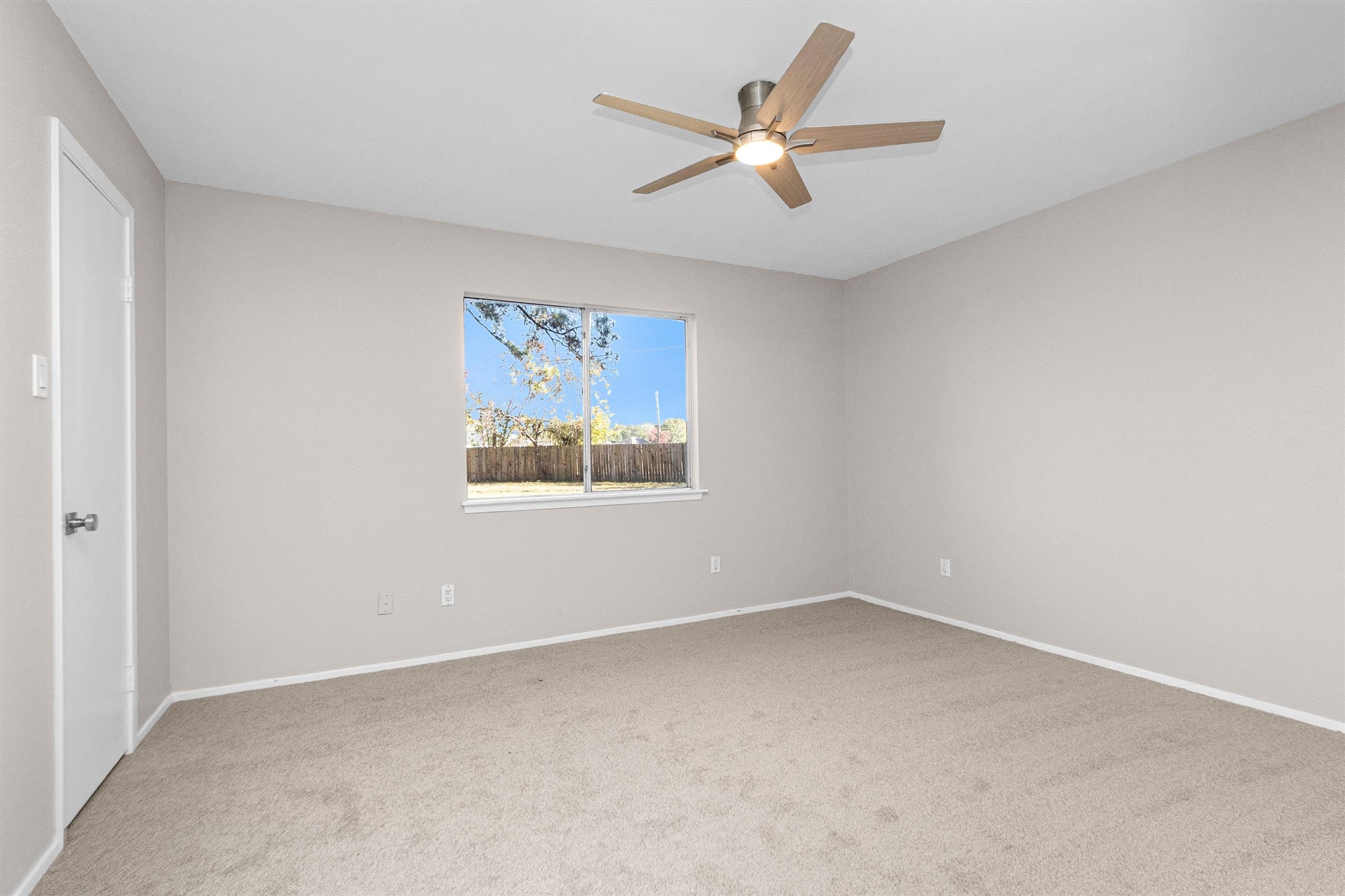 21030 Rivershadows Lane Spring, TX 77388 - Photo 23 of 38 an empty room with a ceiling fan and a window