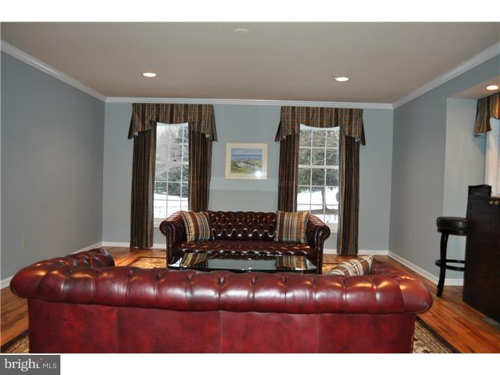 27 Applewood Road Malvern, PA 19355 - Photo 7 of 20 Living Room
