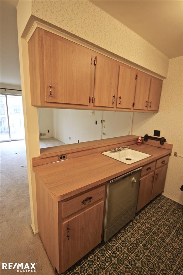 29173 Hayes Road, Unit B21 Warren, MI 48088 - Photo 7 of 23