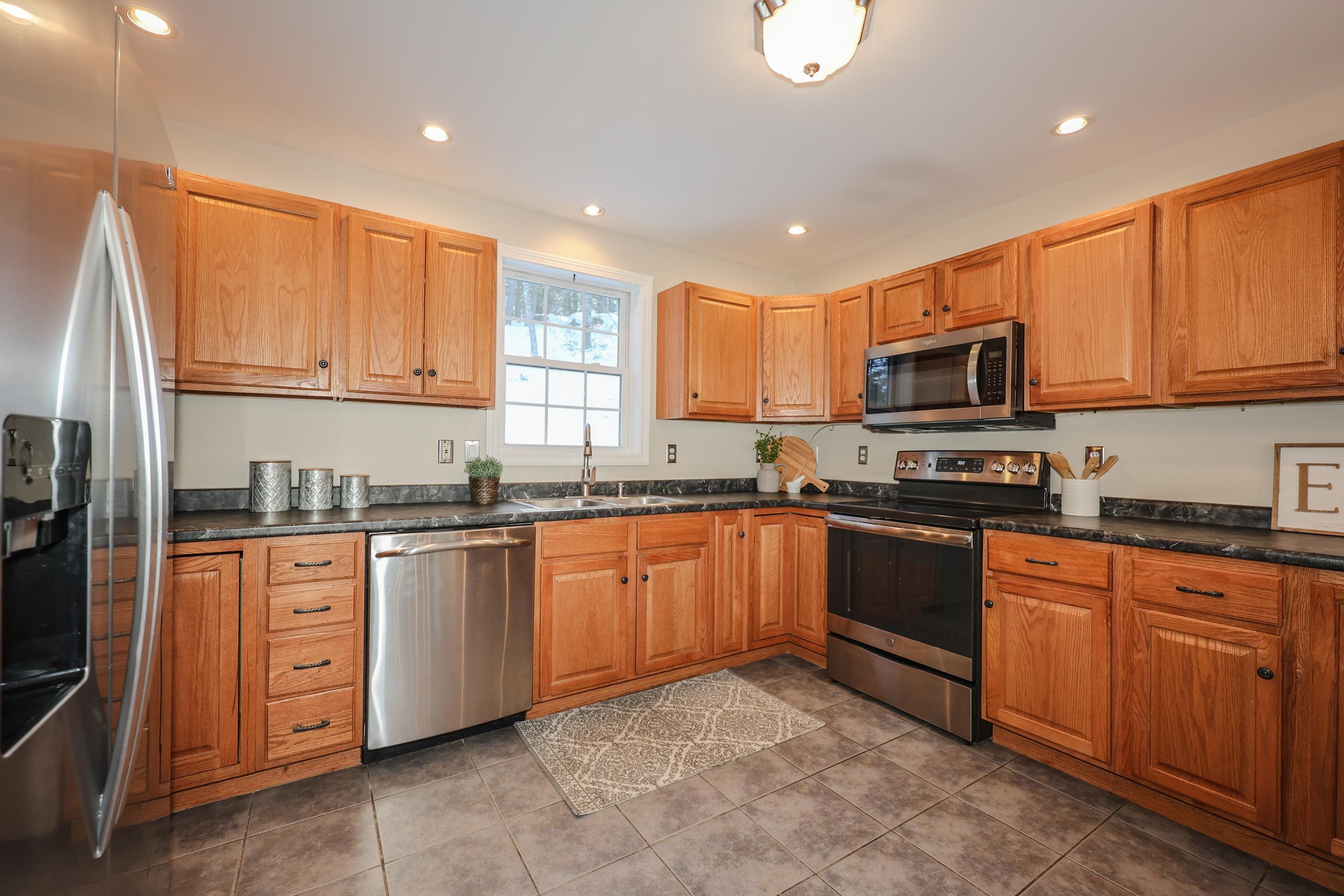 32 Critchett Road Raymond, NH 03077 - Photo 4 of 32
