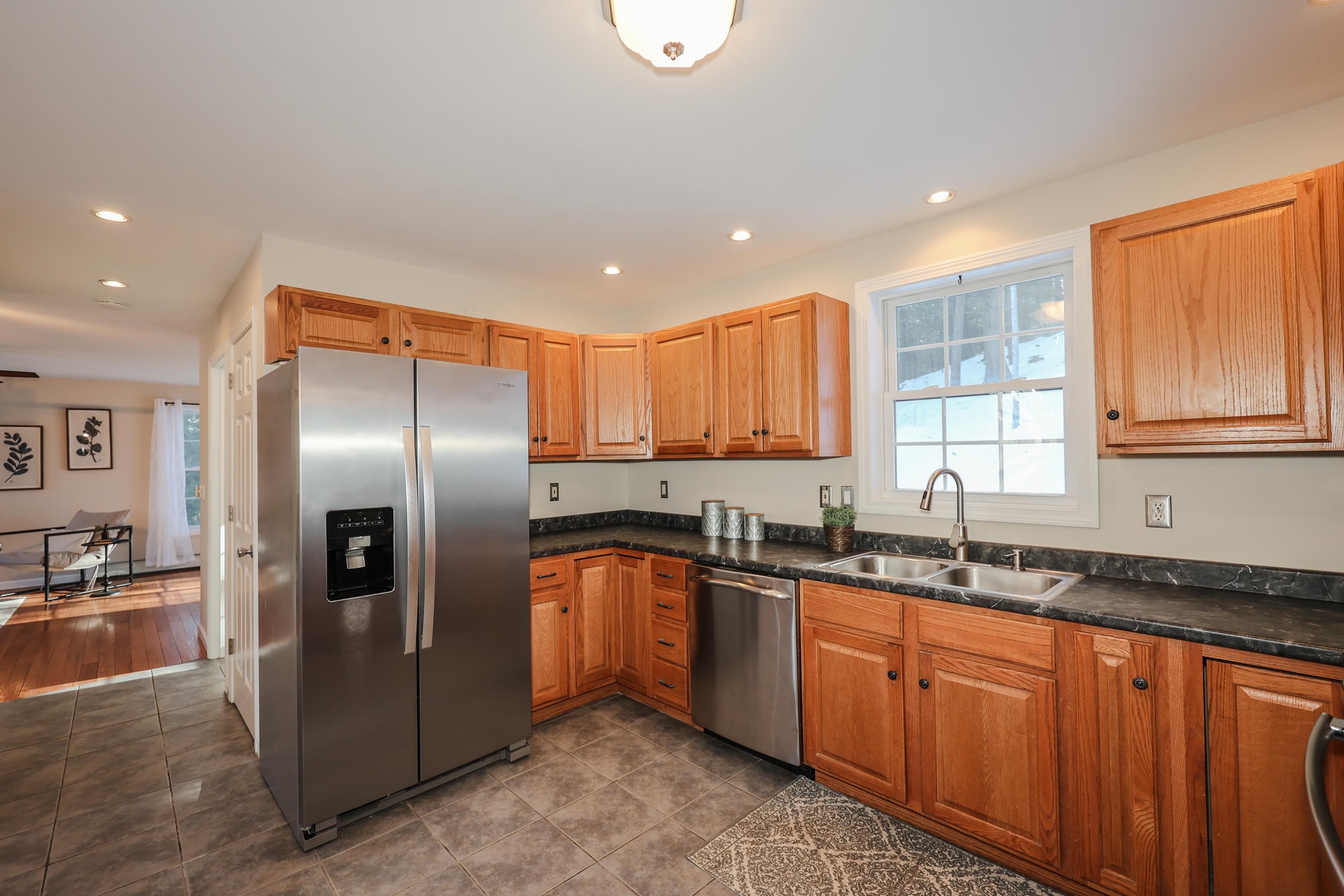 32 Critchett Road Raymond, NH 03077 - Photo 5 of 32