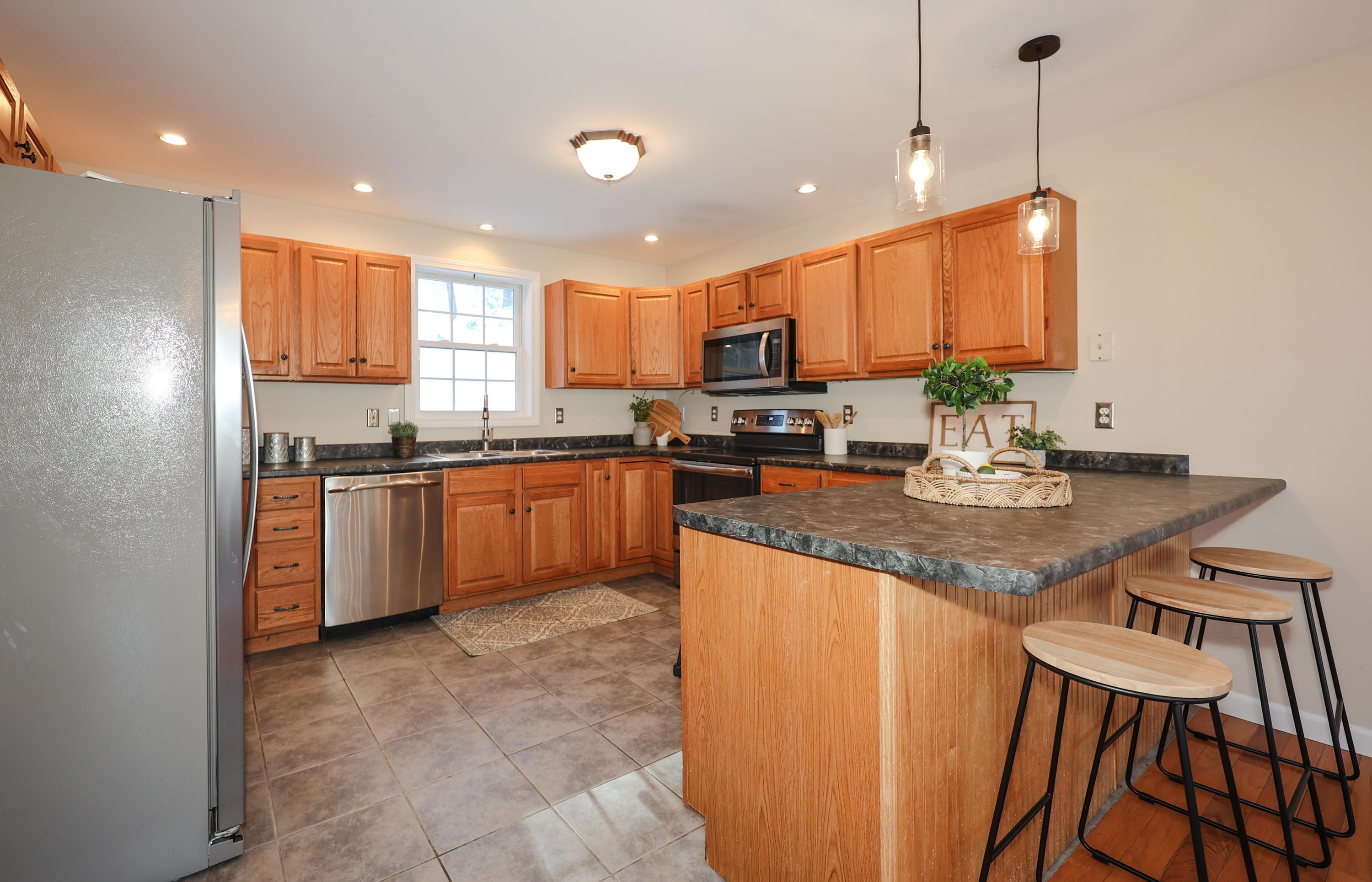32 Critchett Road Raymond, NH 03077 - Photo 6 of 32