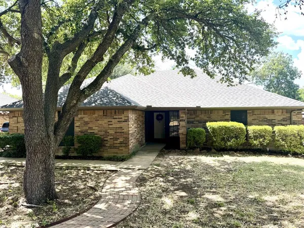 $315,000 | 113 Northeast Timber Ridge Drive, Burleson, TX 76028