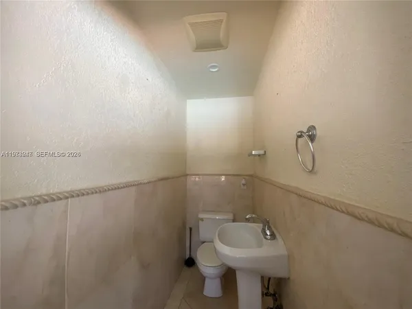 $4,500 | 700 Curtiss Parkway, Miami Springs, FL 33166