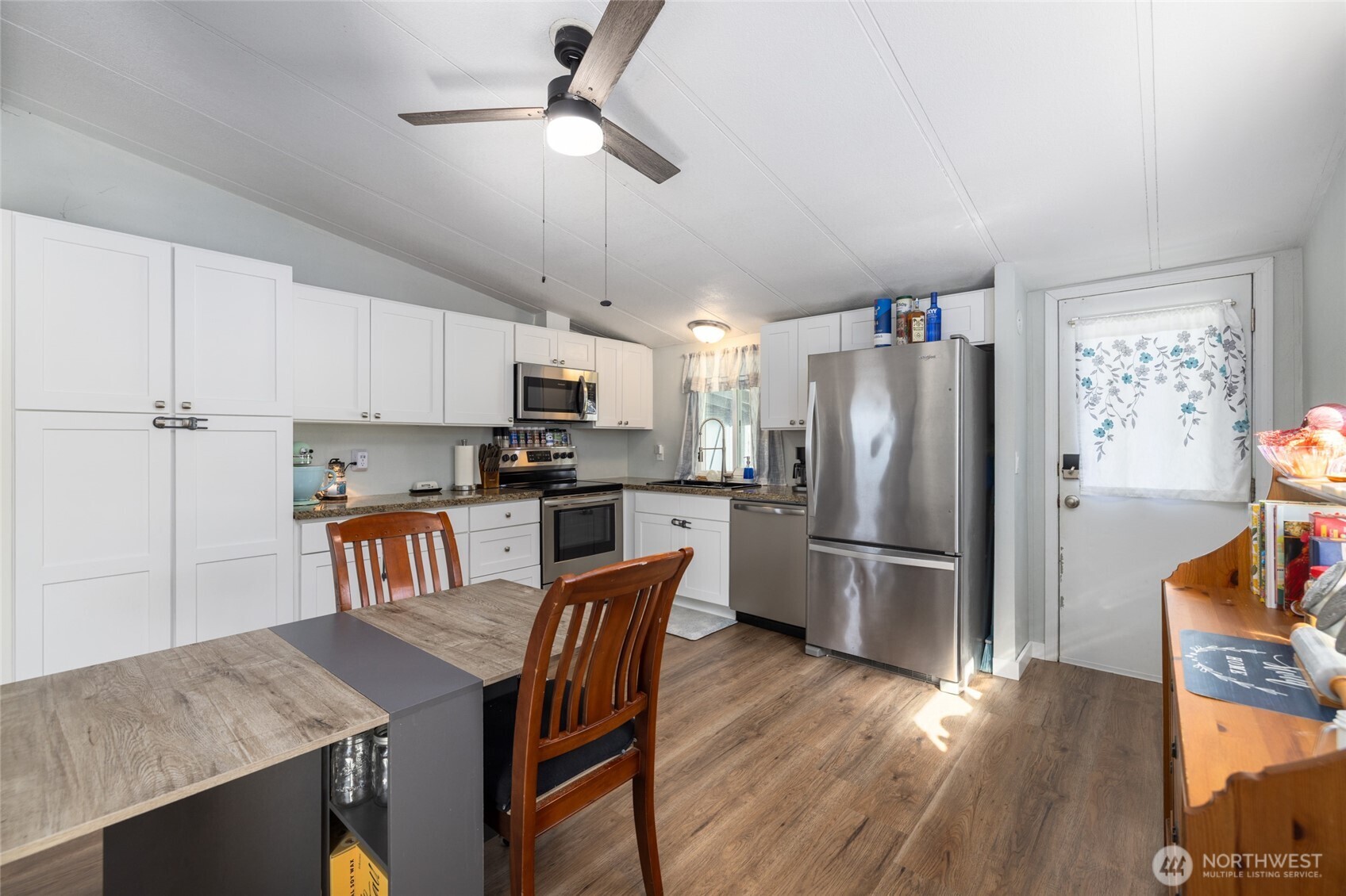 212 Gibson Street Sedro-Woolley, WA 98284 - Photo 4 of 25