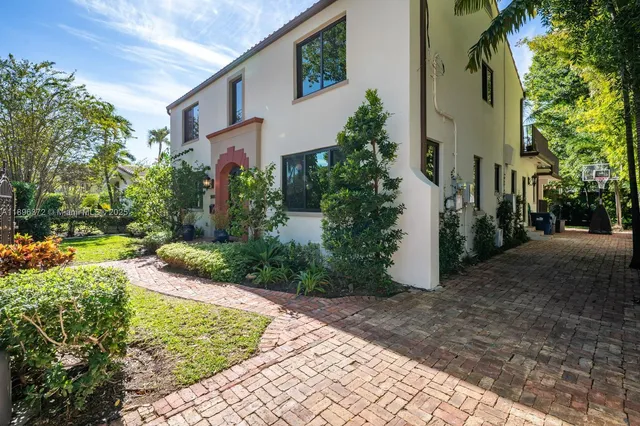 $9,975 | 5808 Alton Road, Miami Beach, FL 33140