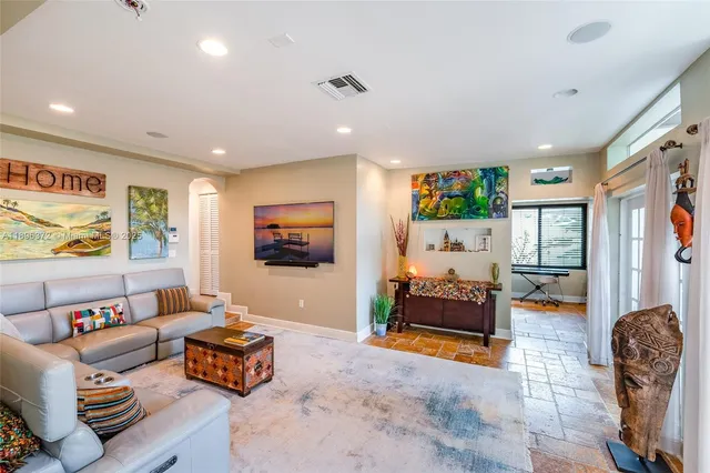 $9,975 | 5808 Alton Road, Miami Beach, FL 33140