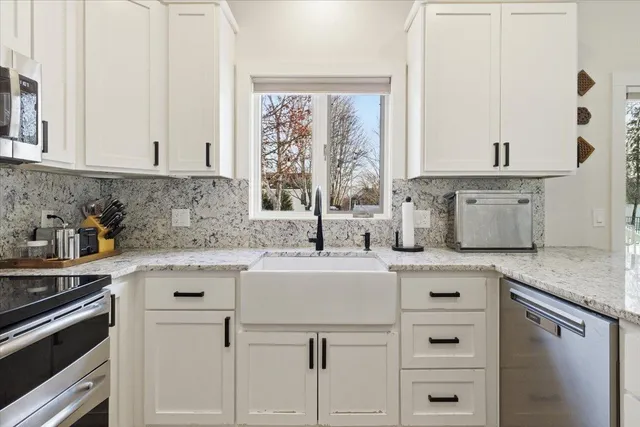 $575,900 | 8925 Belvedere Drive, Eden Prairie, MN 55347