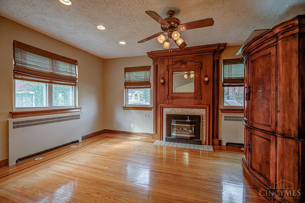 1054 Rutledge Avenue Cincinnati, OH 45205 - Photo 3 of 34 Gallery Image 3