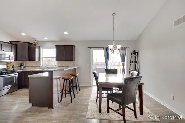 $389,900 | 7077 Penn Court, Portland, MI 48875