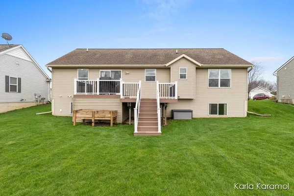 $389,900 | 7077 Penn Court, Portland, MI 48875