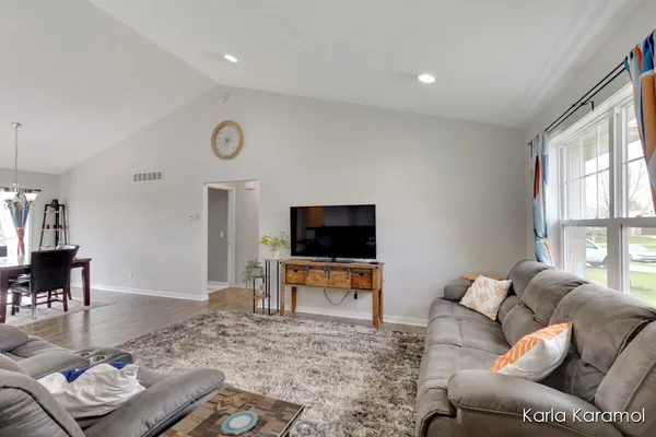 $389,900 | 7077 Penn Court, Portland, MI 48875