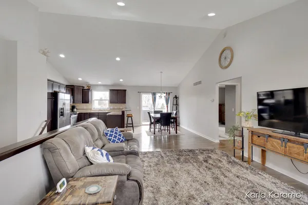 $389,900 | 7077 Penn Court, Portland, MI 48875