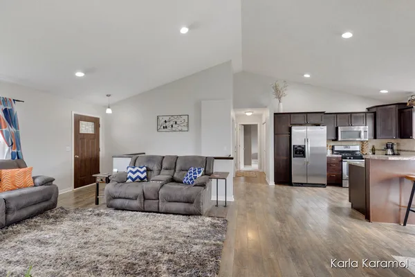 $389,900 | 7077 Penn Court, Portland, MI 48875