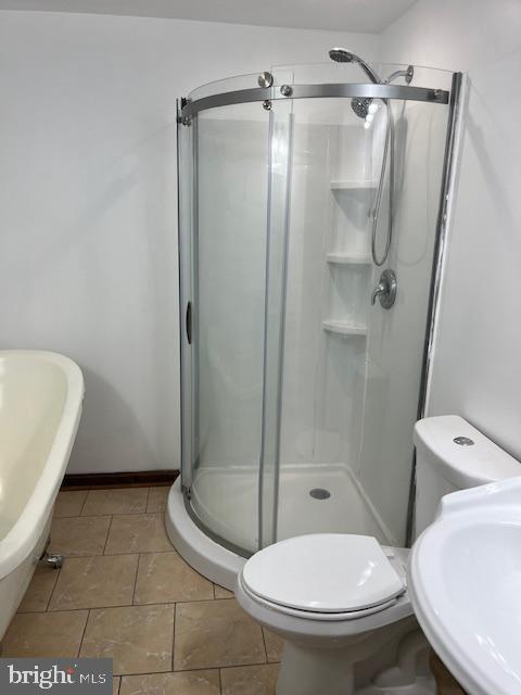 719 Taylor Drive Folcroft, PA 19032 - Photo 11 of 29 a bathroom with a toilet and a shower