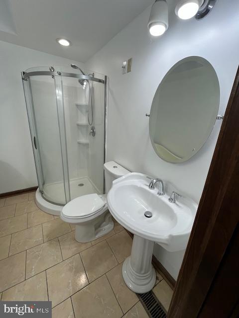 719 Taylor Drive Folcroft, PA 19032 - Photo 14 of 29 a bathroom with a sink toilet and shower