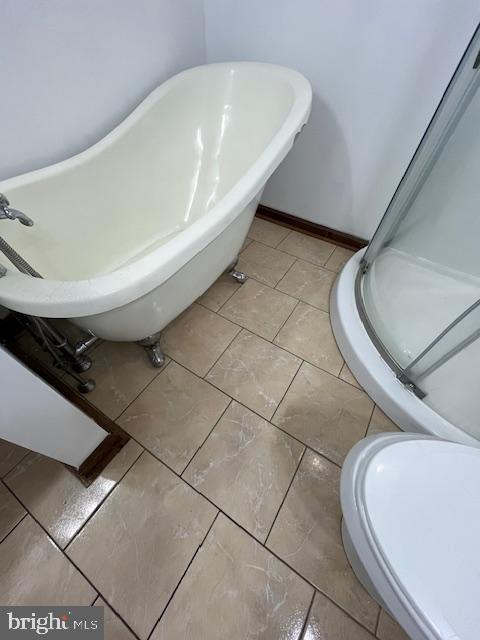 719 Taylor Drive Folcroft, PA 19032 - Photo 24 of 29 a bathroom with a toilet and a bathtub