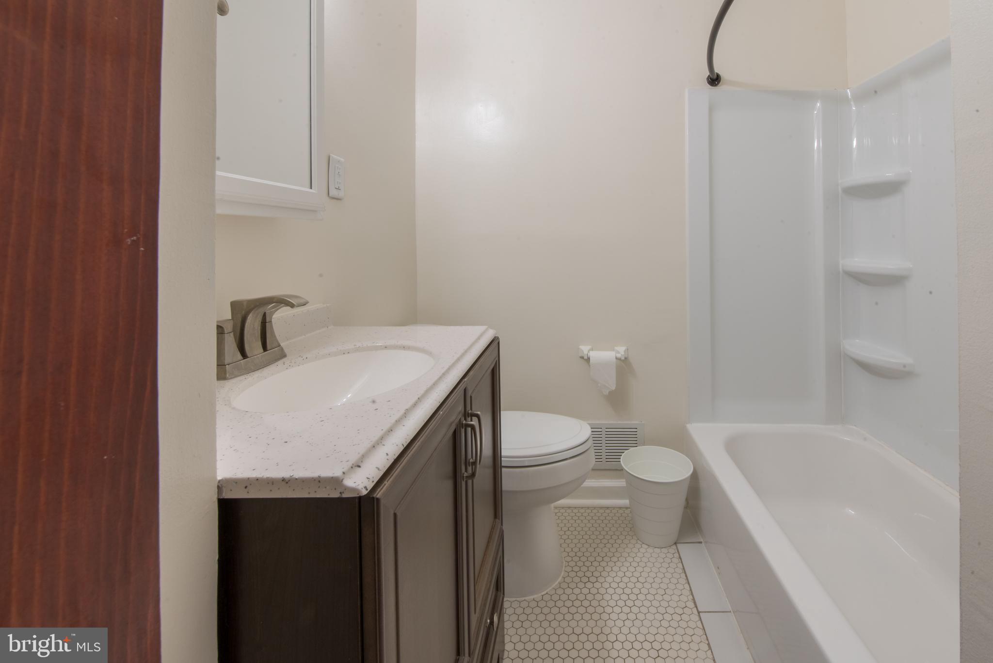 10402 Greentop Road Cockeysville, MD 21030 - Photo 15 of 31 FIRST FLOOR FULL BATH