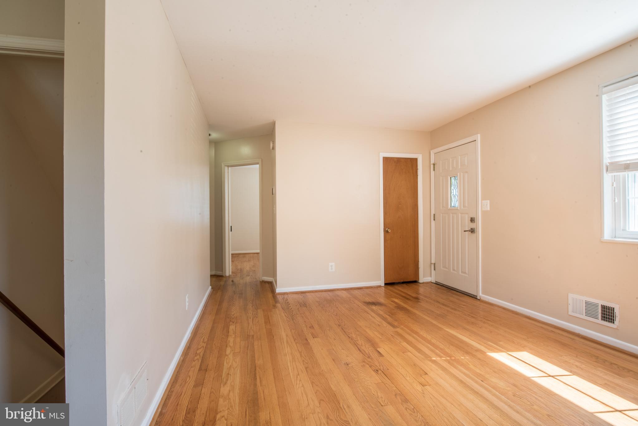 10402 Greentop Road Cockeysville, MD 21030 - Photo 4 of 31 LIVING ROOM WITH HARDWOOD FLOORS