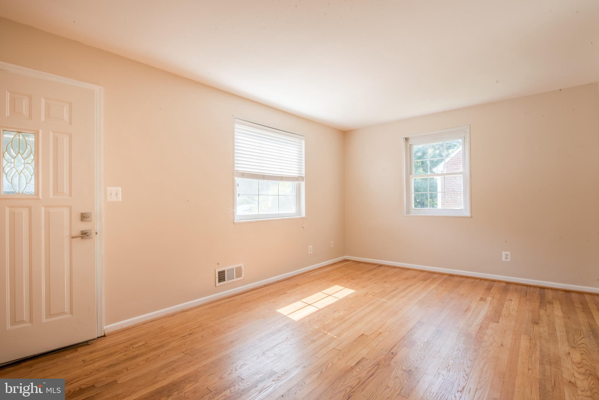 10402 Greentop Road Cockeysville, MD 21030 - Photo 5 of 31 LIVING ROOM #2