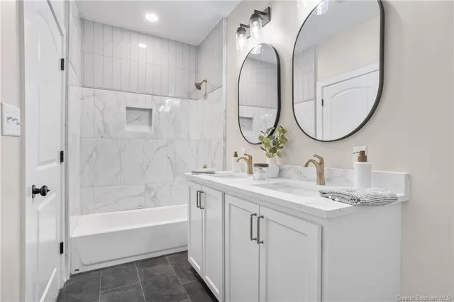 $389,000 | 1450 North Chateau Circle, Lake Charles, LA 70605