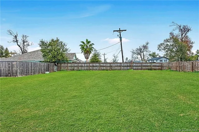 $389,000 | 1450 North Chateau Circle, Lake Charles, LA 70605