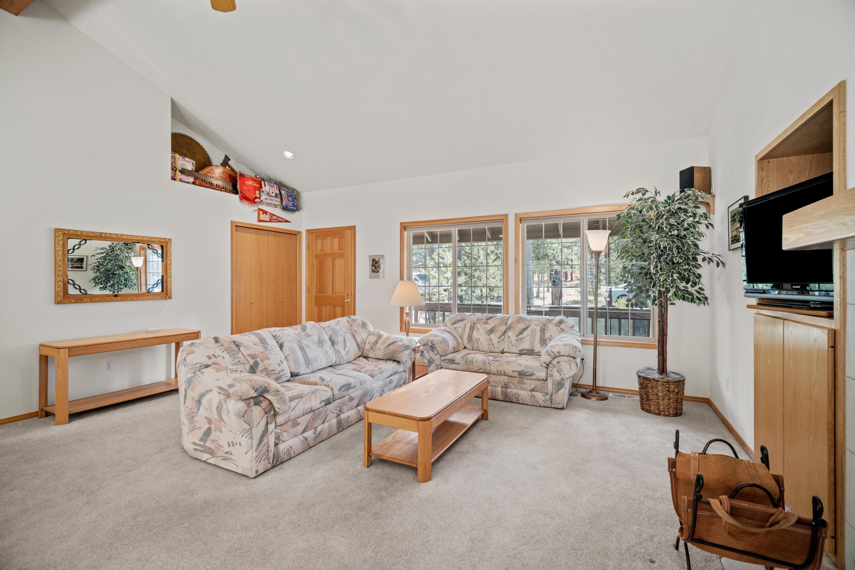 18142 Rager Mountain Lane, Unit 10 Sunriver, OR 97707 - Photo 6 of 25 18142 (10) Rager Mtn Ln, Sunriver