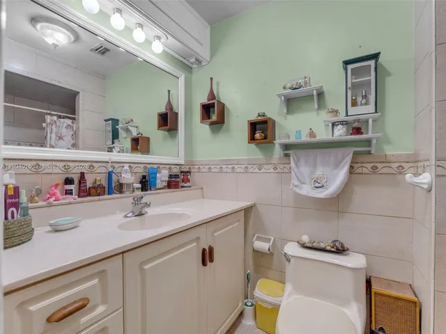 $965,000 | 520 Northwest 32nd Place, Miami, FL 33125