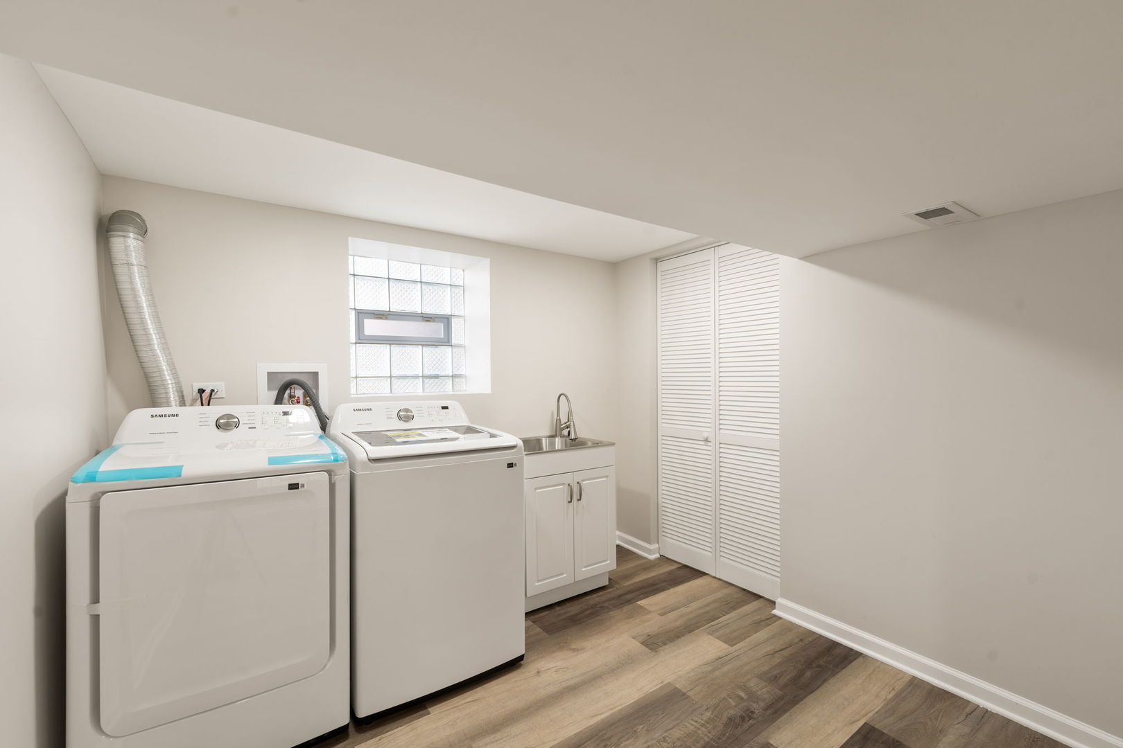 4230 North Monitor Avenue Chicago, IL 60634 - Photo 28 of 40 a utility room with dryer and washer