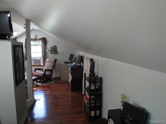 20870 Ridgemont Road Harper Woods, MI 48225 - Photo 14 of 20 2nd Floor
