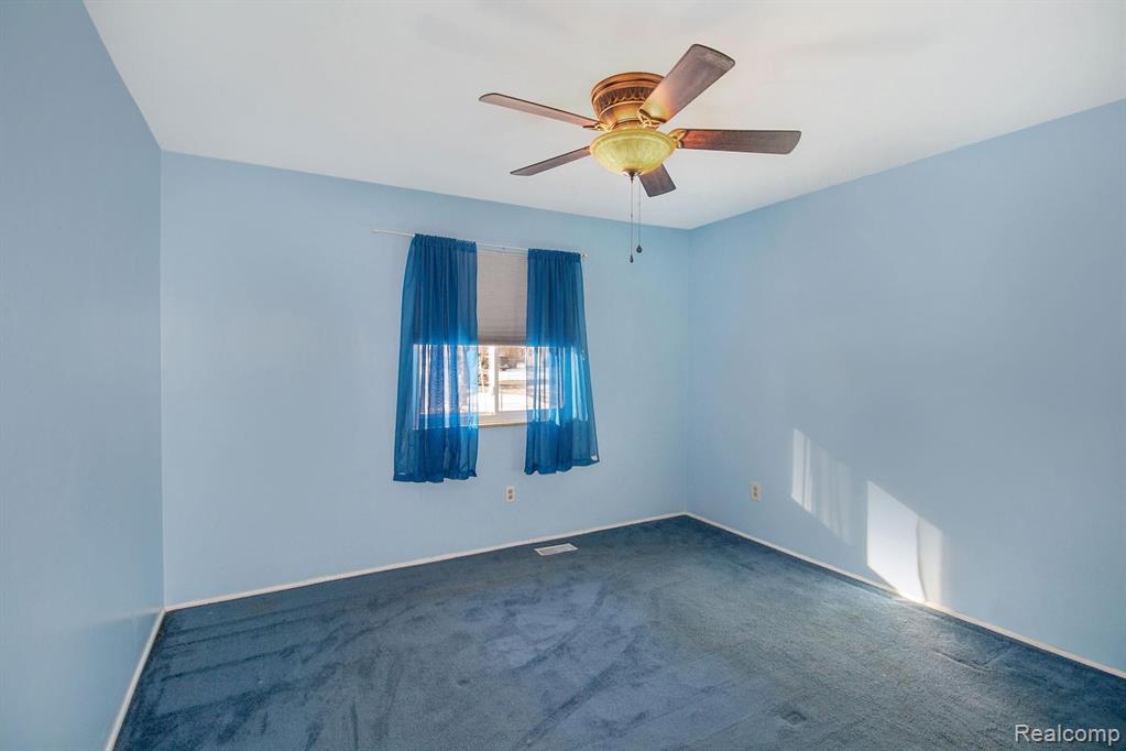 5193 East Carpenter Road Flint, MI 48506 - Photo 13 of 19