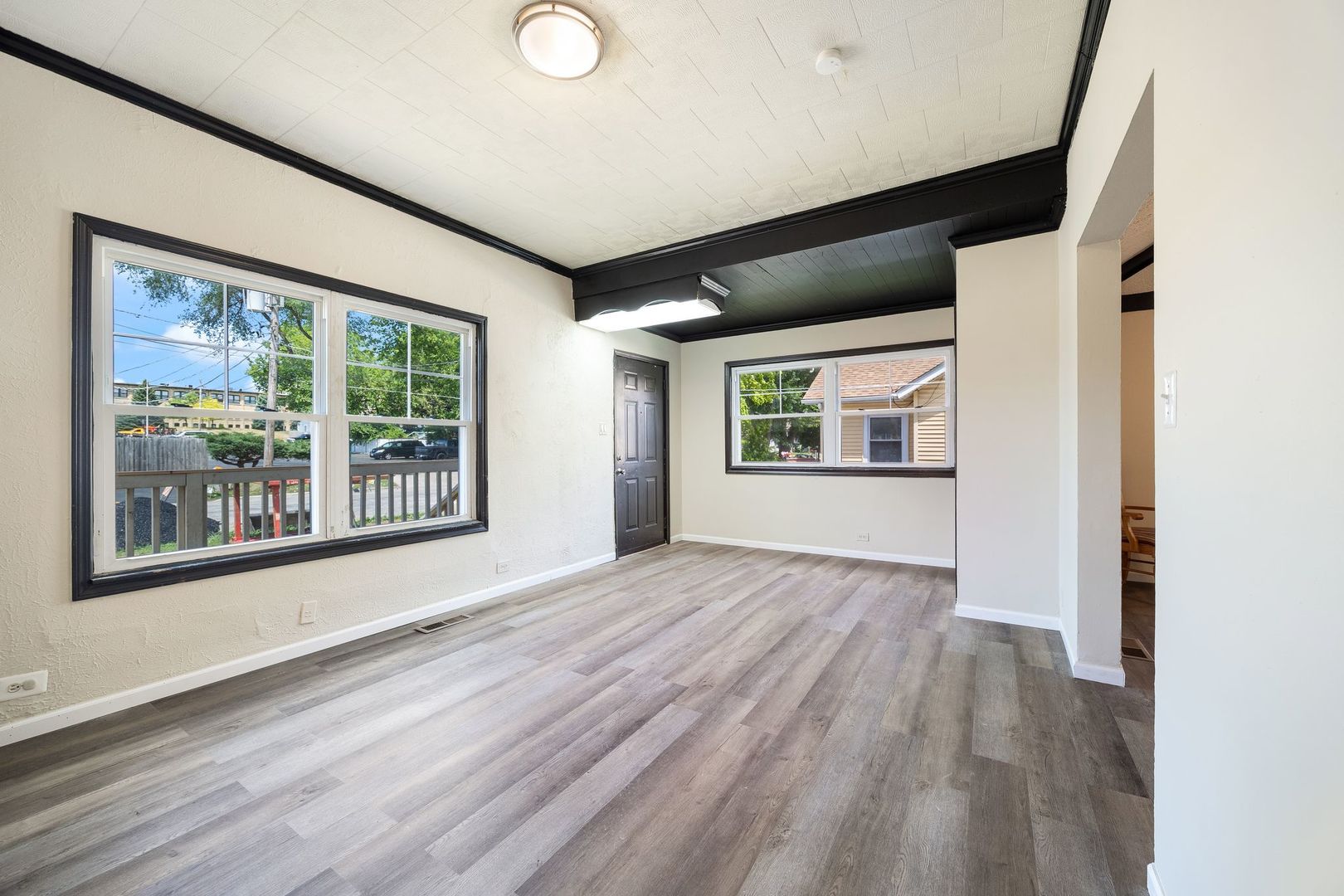 605 Keep Avenue Elgin, IL 60120 - Photo 5 of 34