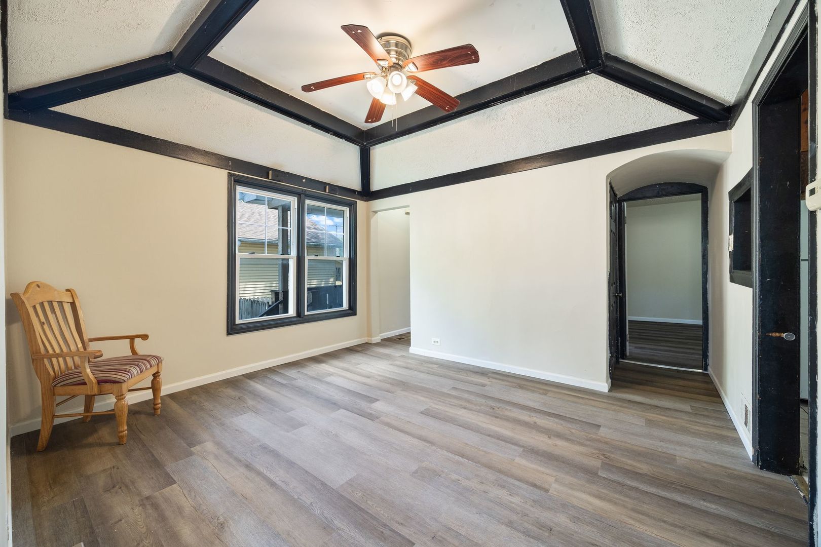 605 Keep Avenue Elgin, IL 60120 - Photo 6 of 34