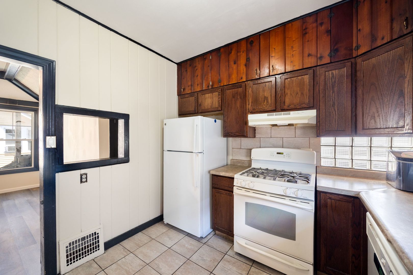 605 Keep Avenue Elgin, IL 60120 - Photo 10 of 34